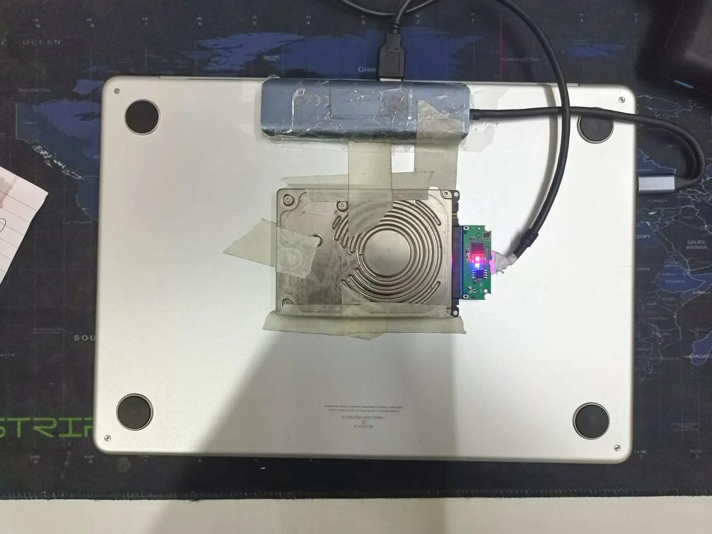 مالک مک‌بوک ایر M2 با یک مود غیرمعمول به قیمت‌های بالای SSD پاسخ می‌دهد