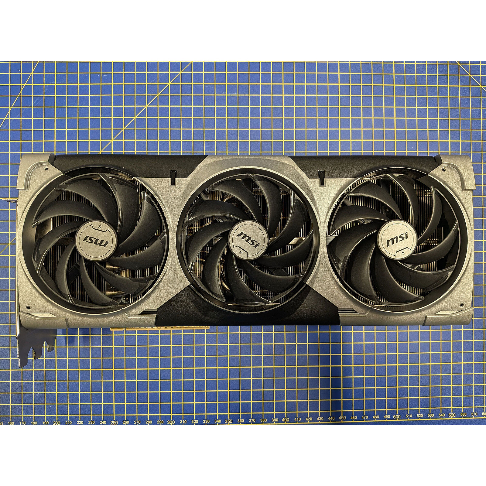 فروش کارت گرافیک RTX 5090 معیوب توسط یک خرده‌فروش فرانسوی